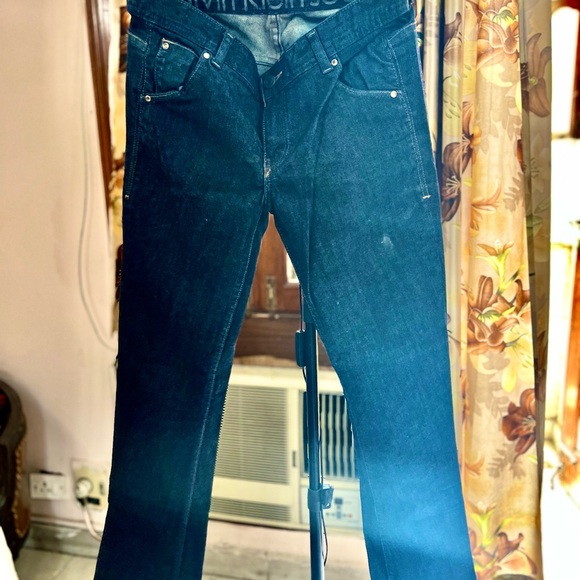 Summer Special Calvin Klein Straight Leg Slimming Denim Jeans in Size 28 - Picture 10 of 16